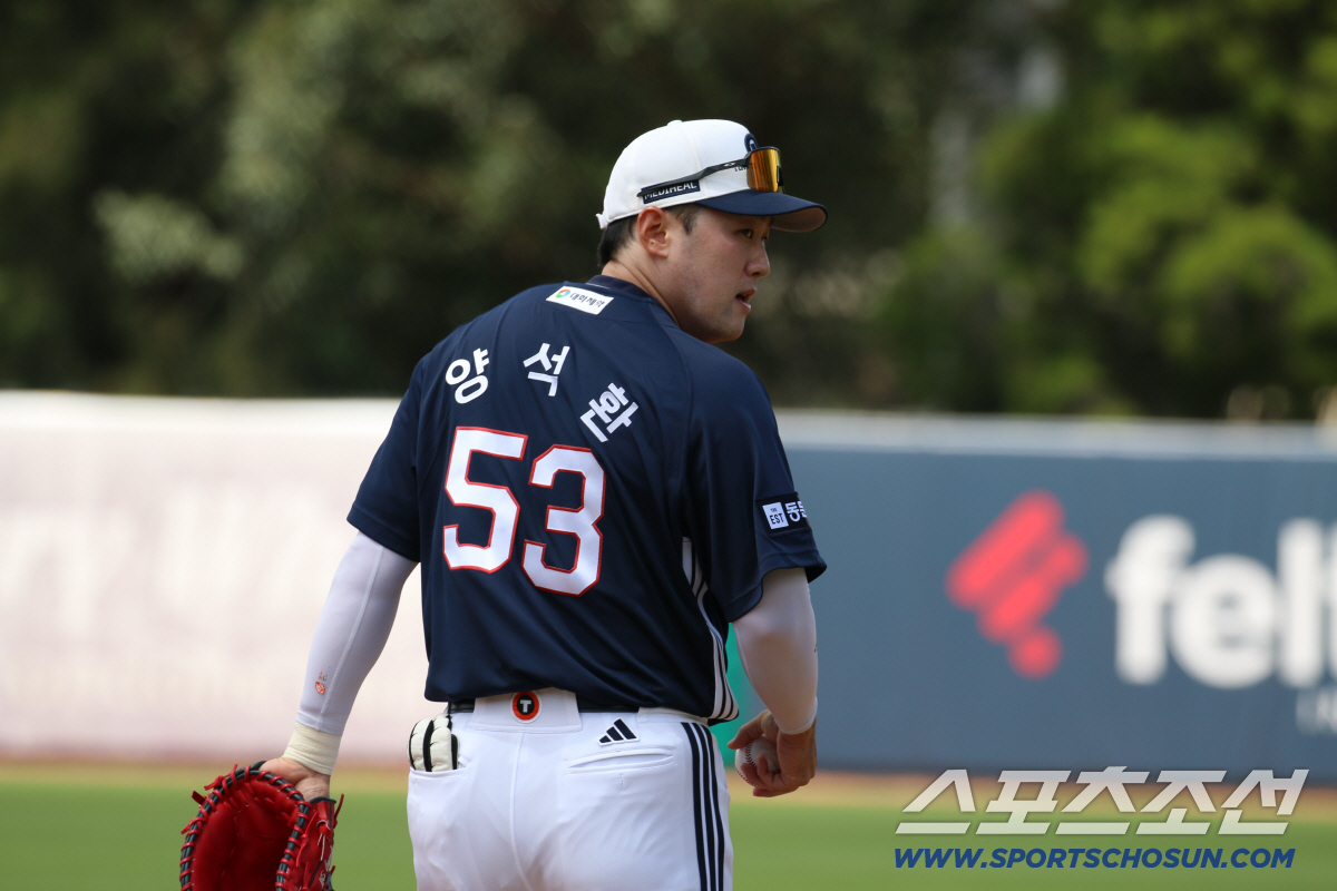 이게 78억 몸값 선배의 품격이구나...MVP 상금 봉투를, 신인 후배에…