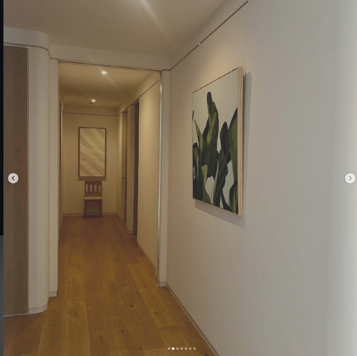 '초호화 결혼' 김옥빈, 통창 너머 도심뷰 신혼집…"제가 그린 그림도"