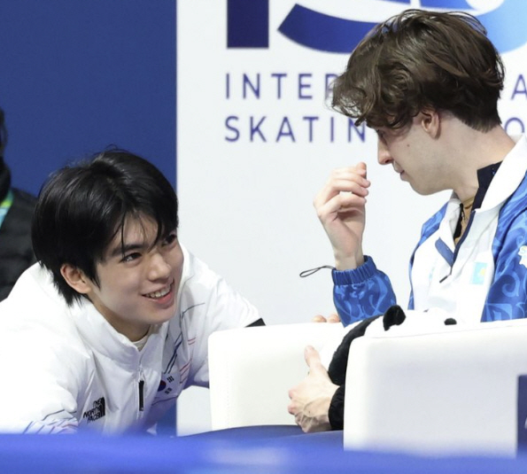 日 팬들 감동 또 감동! "차준환이 보여준 진짜 스포츠맨십", "당신도 박수받아라"...일본의 마음을 흔든 '한 장면'