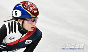 [밀라노 현장] 금메달 향해 간다...에이스 듀오 최민정 김길리, 1000m 준결승 진출 '노도희는 최하위 탈락'