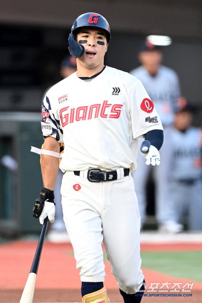 '불법인줄 몰랐다'면 가중처벌? '일벌백계' 천명한 롯데…도박 4인방 향…