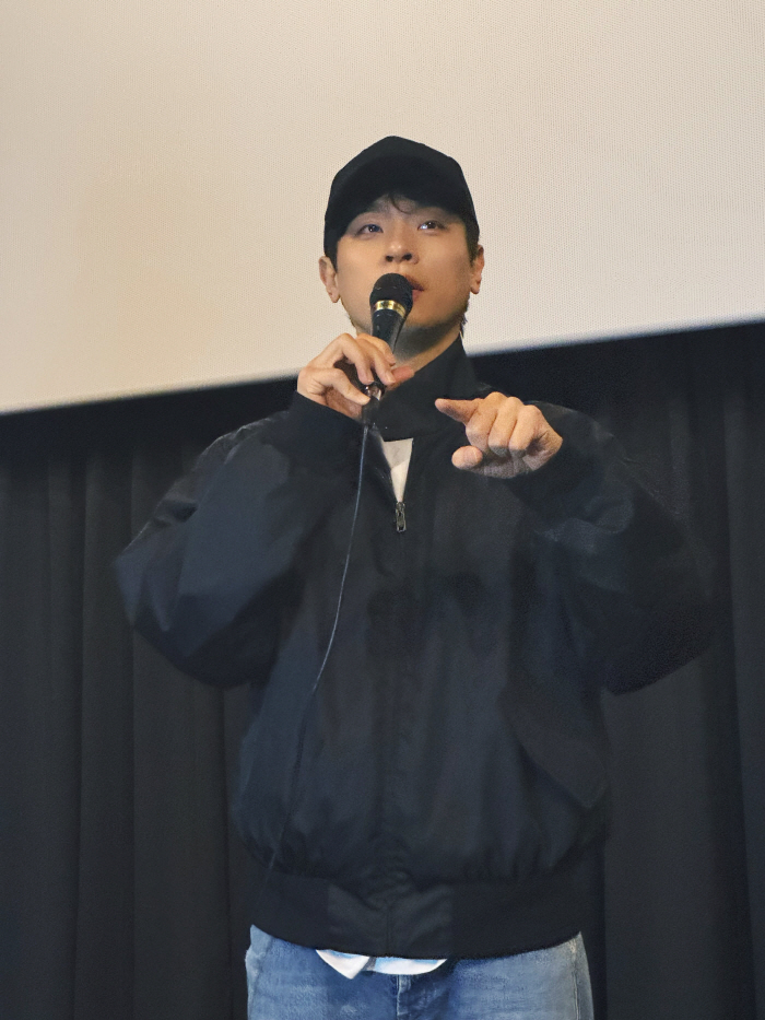 박정민, '퇴사' 충주맨과 약속 지켰다…'휴민트' 1인 무대인사 뜨거운 열기