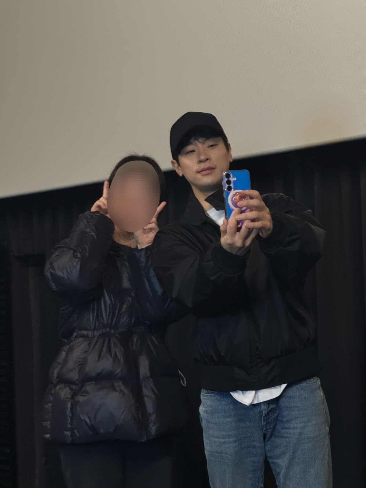 박정민, '퇴사' 충주맨과 약속 지켰다…'휴민트' 1인 무대인사 뜨거운 …