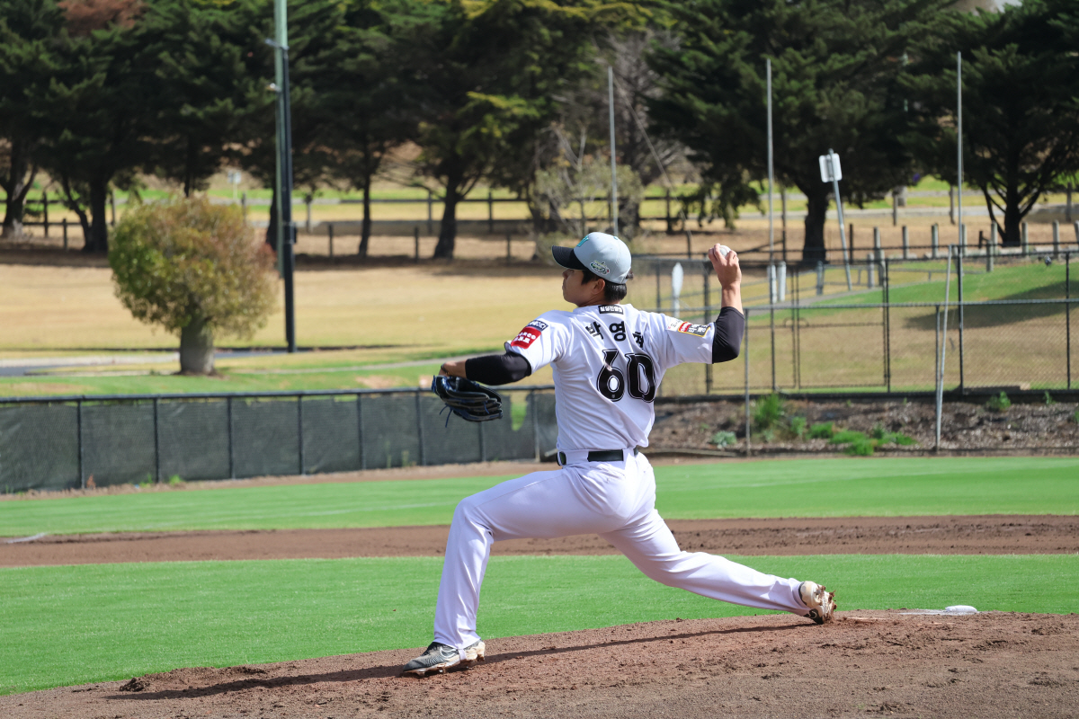 "직구 효율성 100%" 홀드왕→승률왕→구원왕, 여기서 스텝업? 4년전 …