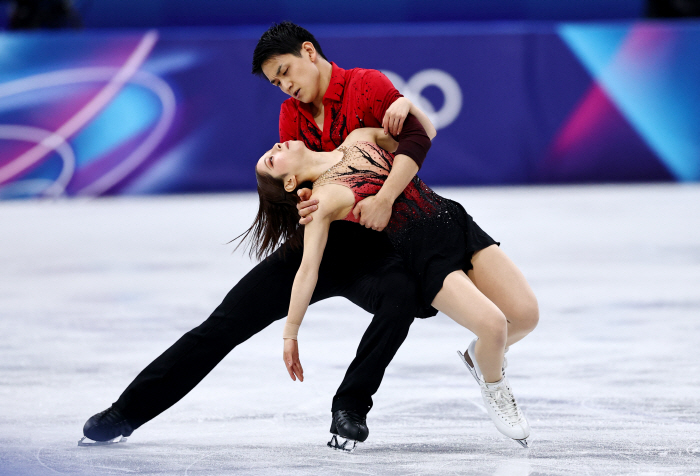 "죄송합니다, 영문도 모르겠습니다" 日 강력한 금메달 후보 눈물 펑펑…아찔한 실수 5위 추락-시즌 최저점 '역전 금메달 정조준'