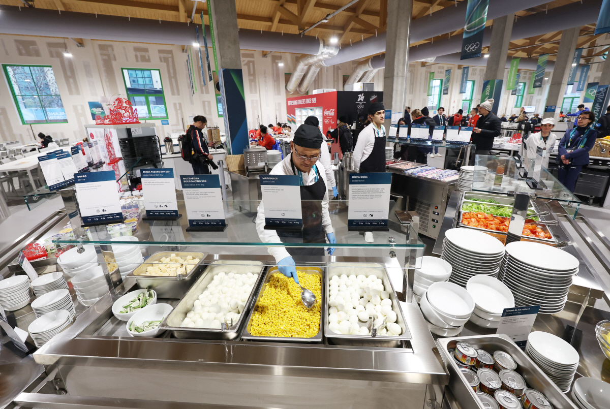 "韓 선수들 완전히 질렸다!"→"젓가락도 없어" 日 충격 폭로, 유럽 선…