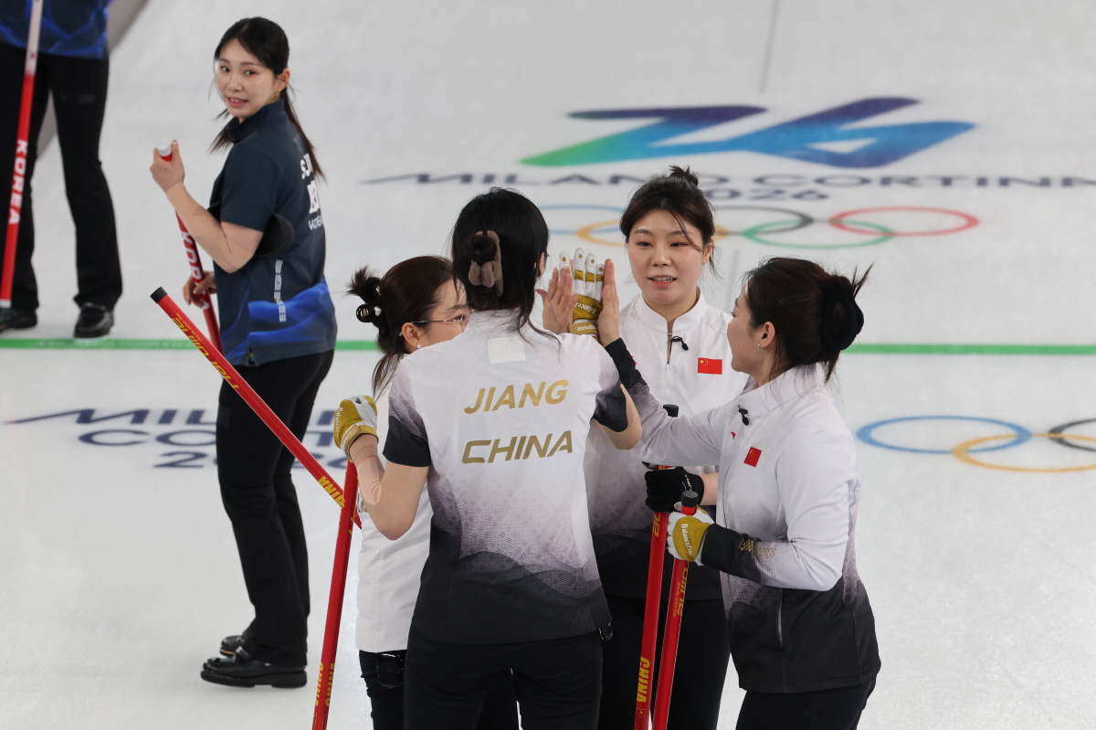 中 분노 "중국 감독 제정신 아니다", "한국 스파이 아닌가"...'韓 …