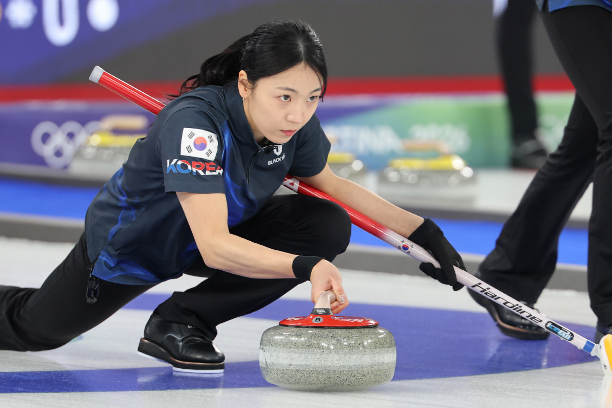 中 분노 "중국 감독 제정신 아니다", "한국 스파이 아닌가"...'韓 …