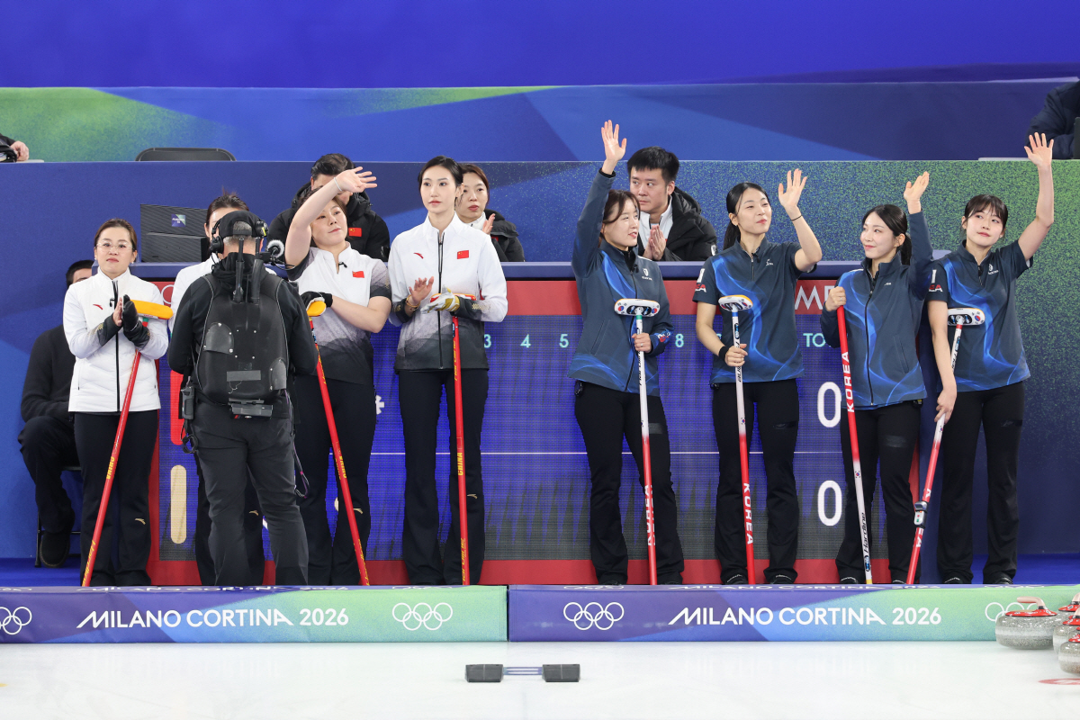 中 분노 "중국 감독 제정신 아니다", "한국 스파이 아닌가"...'韓 …