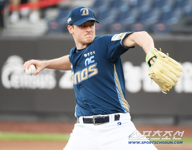 '폰세와 동급인 유일한 투수' 18억 재계약도 가성비 되나 "당장 등판해…