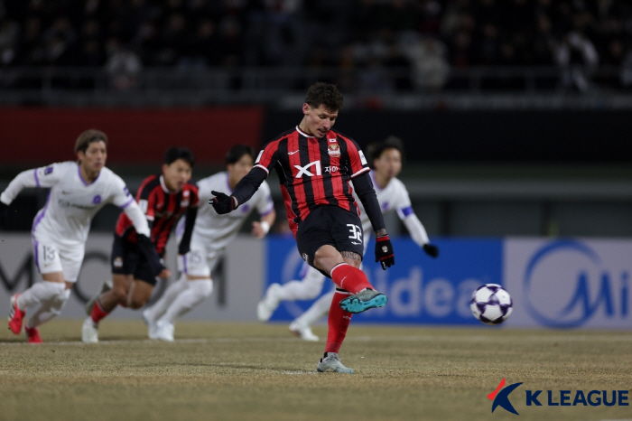 '충격의 후반 추가 시간' FC서울 다 잡았던 승리 놓쳤다…日 히로시마와…