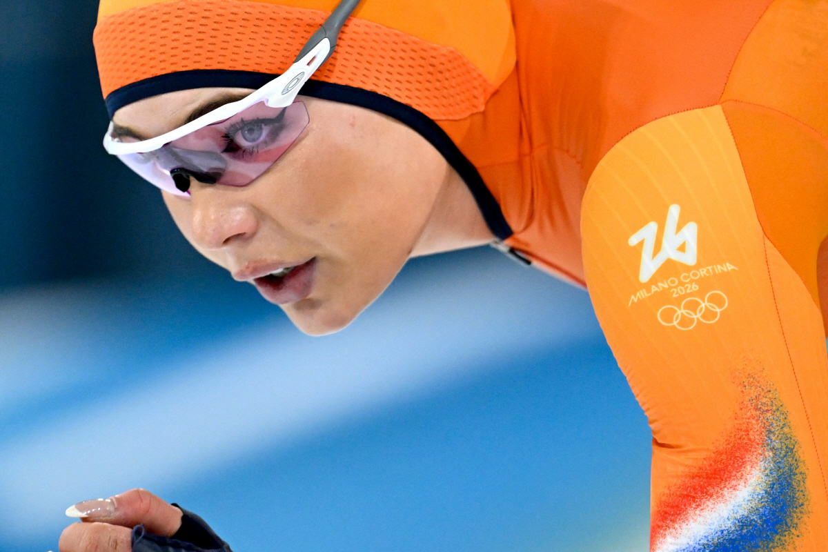 '브라 노출 14억 초대박' 돈이 아무리 많아도 올림픽이 장난이야? 은메…