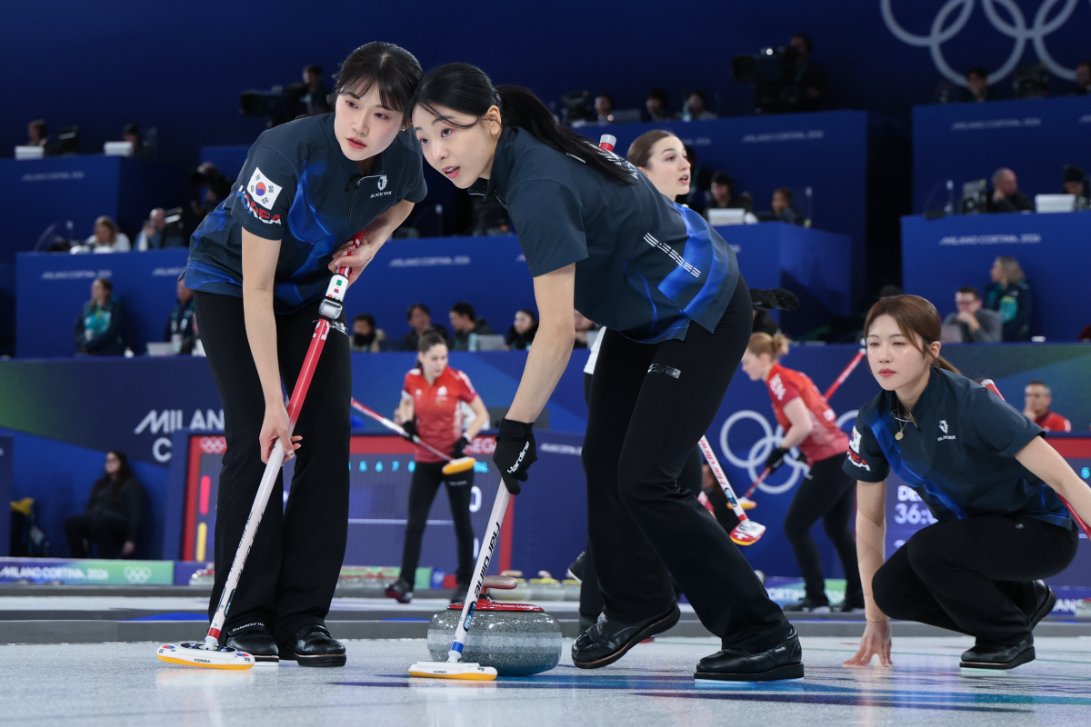 "아깝다!" 잘나가던 '5G' 韓 여자 컬링, '세계랭킹 1위' 스위스에…