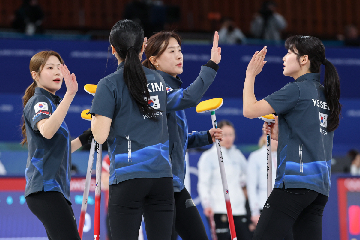 "아깝다!" 잘나가던 '5G' 韓 여자 컬링, '세계랭킹 1위' 스위스에…