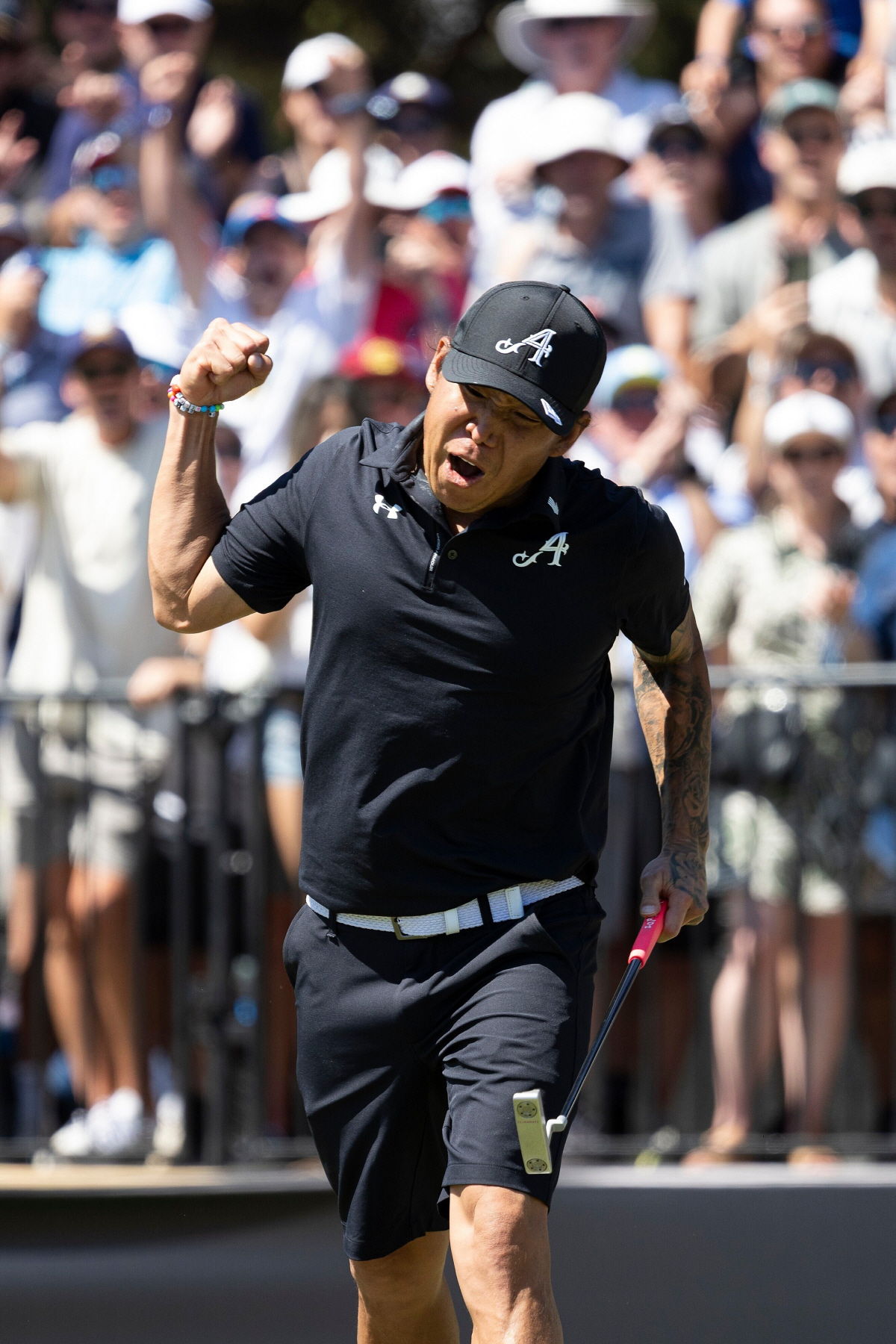 "역사상 가장 중요한 우승" 여운 긴 앤서니 김 포효, 위기의 LIV에 …