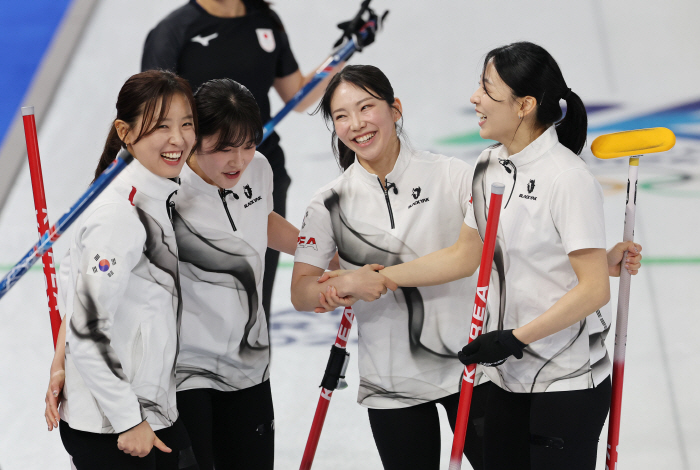 "사상 최강 일본" 메달 레이스 '최악 결과'도 있다..."조기 탈락 확정"→"마음이 무겁다"