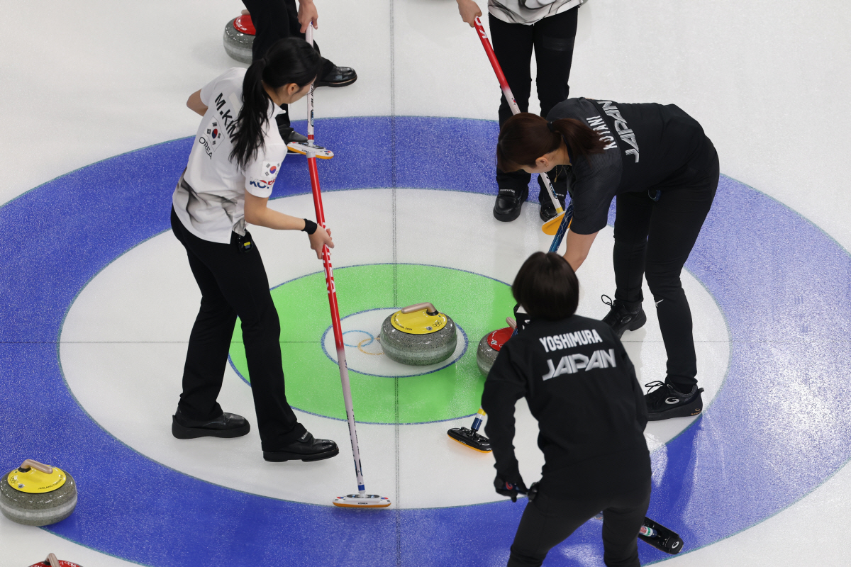 "사상 최강 일본" 메달 레이스 '최악 결과'도 있다..."조기 탈락 확…