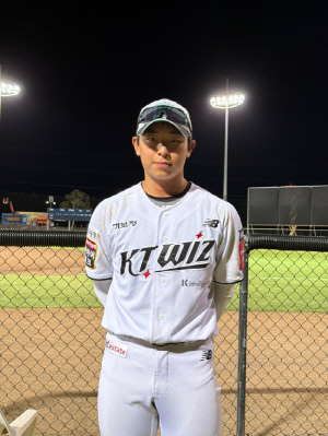 19세 신인 듀오 진짜 일내나? '홈런 멀티히트' 타격도 매서운 유격수 → '마구' 던지는 필승조까지…사령탑 '함박웃음' [SC포커스]