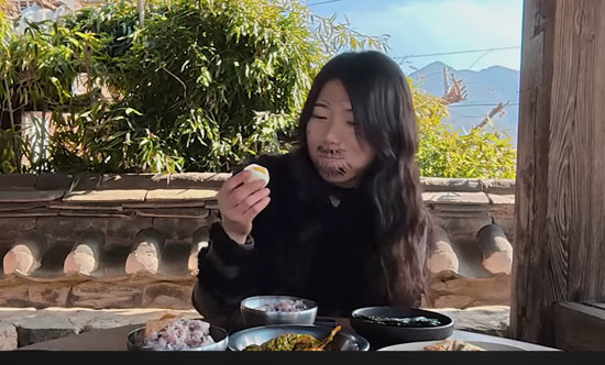 "이럴 것 까진 없잖아, 다시 구독할게"…'충주맨' 빈자리, 추노 패러디…