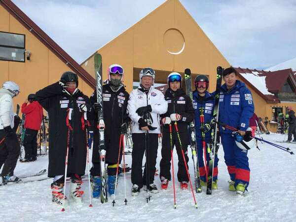 '키다리아저씨'신동빈 롯데 회장의 깜짝 선물→'천재보더' 최가온 감동 인…