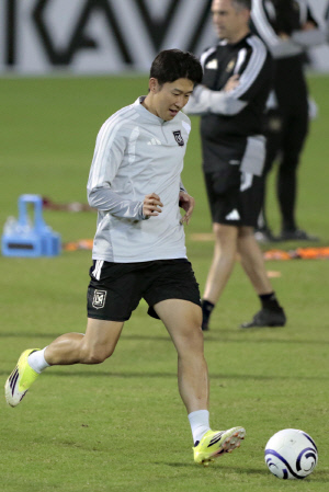 '환상 스루패스' 손흥민, 새해 첫 공식 경기서 10분만에 도움 폭발!...LA FC, 2-0 리드 중