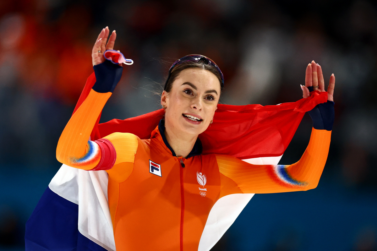 "남친 얘기에 왜 니들이 난리야" '성차별' 후폭풍! 논란 감싼 콕의 '…