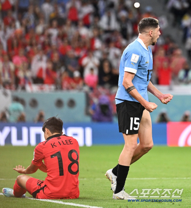 "제 버릇 남 못 준다" '한국서 눈찢 인종차별' 우루과이MF, 벤피카 …