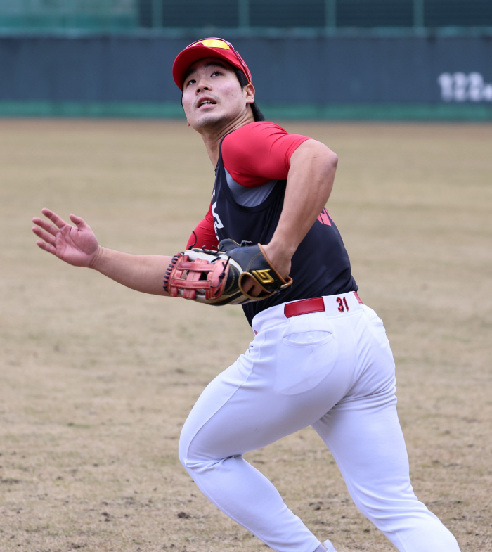 '파워 1등' KIA에 이런 거포가, 드디어 데뷔하나…"몸은 안현민, 경험치 먹인다"