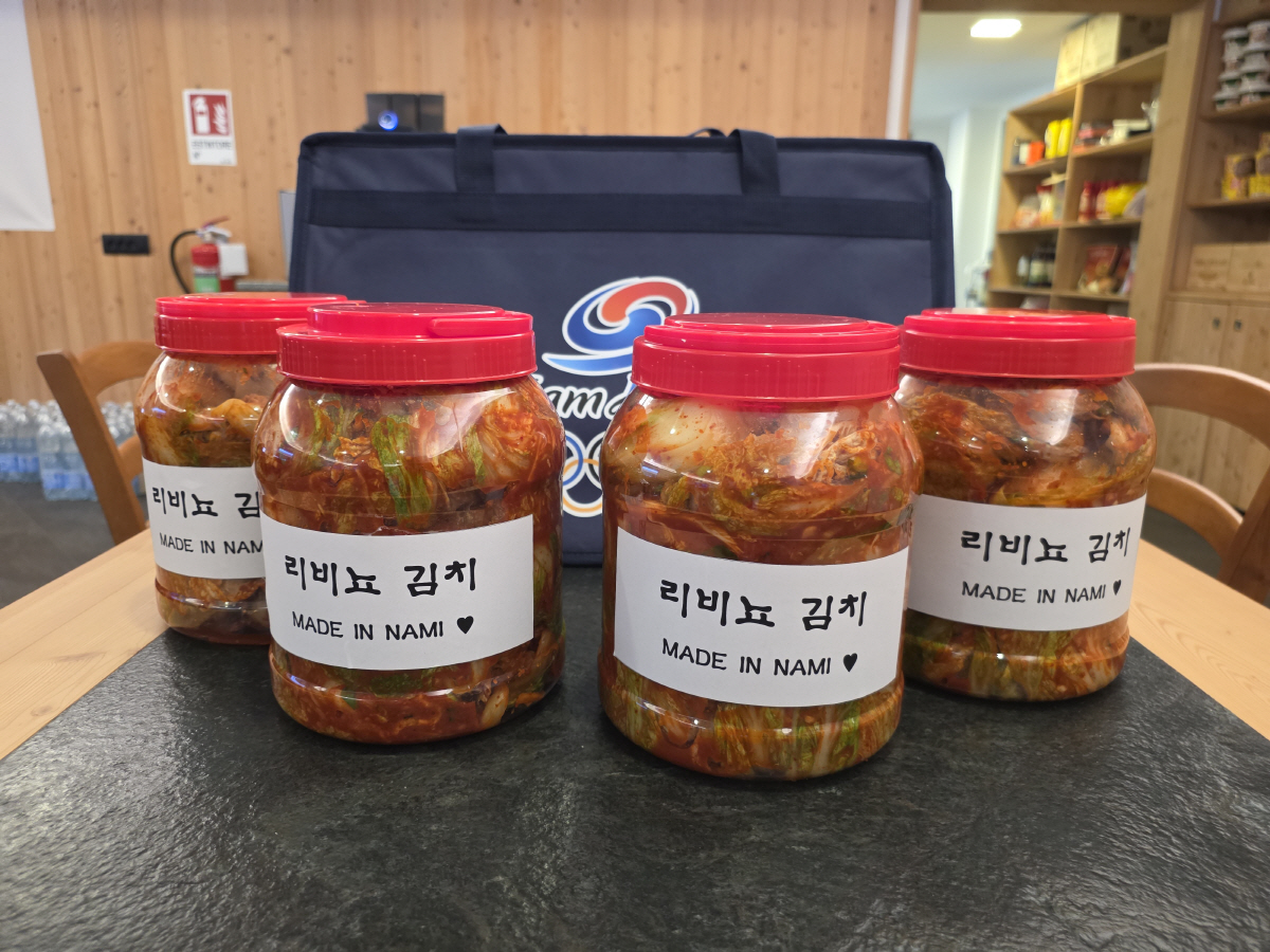 "최가온 金에 눈물 뚝뚝" '스키여제' 울보 총장님이 설날 선수단에 공수…