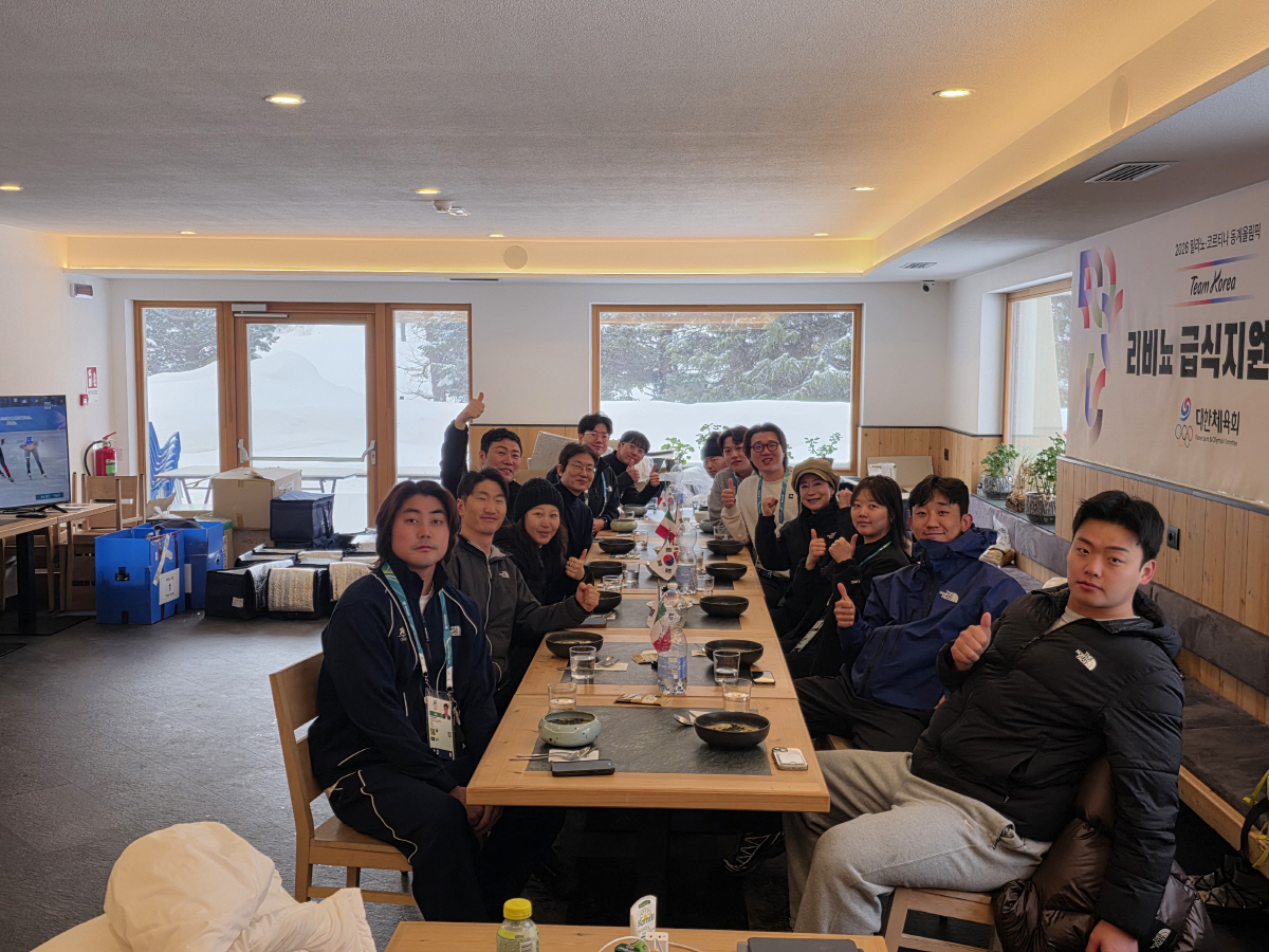 "최가온 金에 눈물 뚝뚝" '스키여제' 울보 총장님이 설날 선수단에 공수…