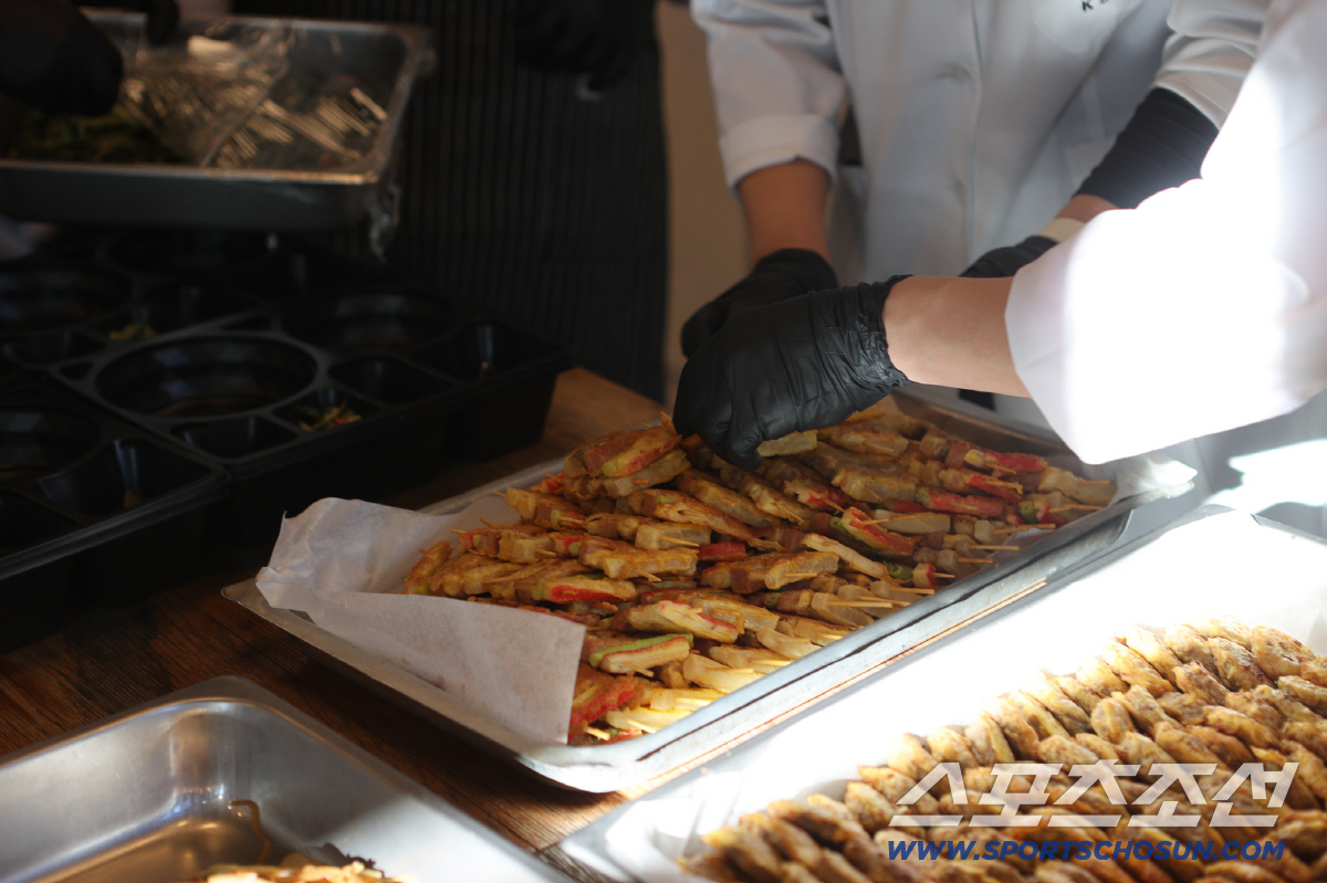 "최가온 金에 눈물 뚝뚝" '스키여제' 울보 총장님이 설날 선수단에 공수…