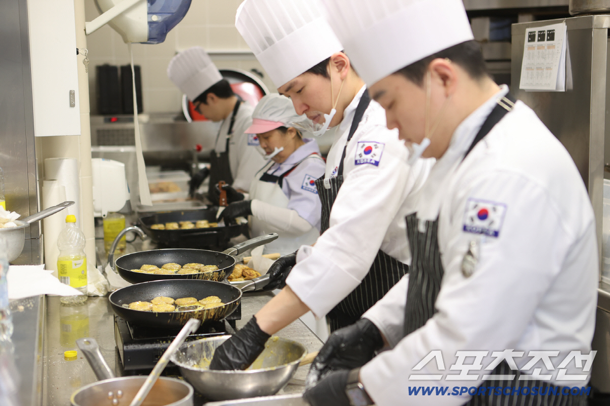 "최가온 金에 눈물 뚝뚝" '스키여제' 울보 총장님이 설날 선수단에 공수…