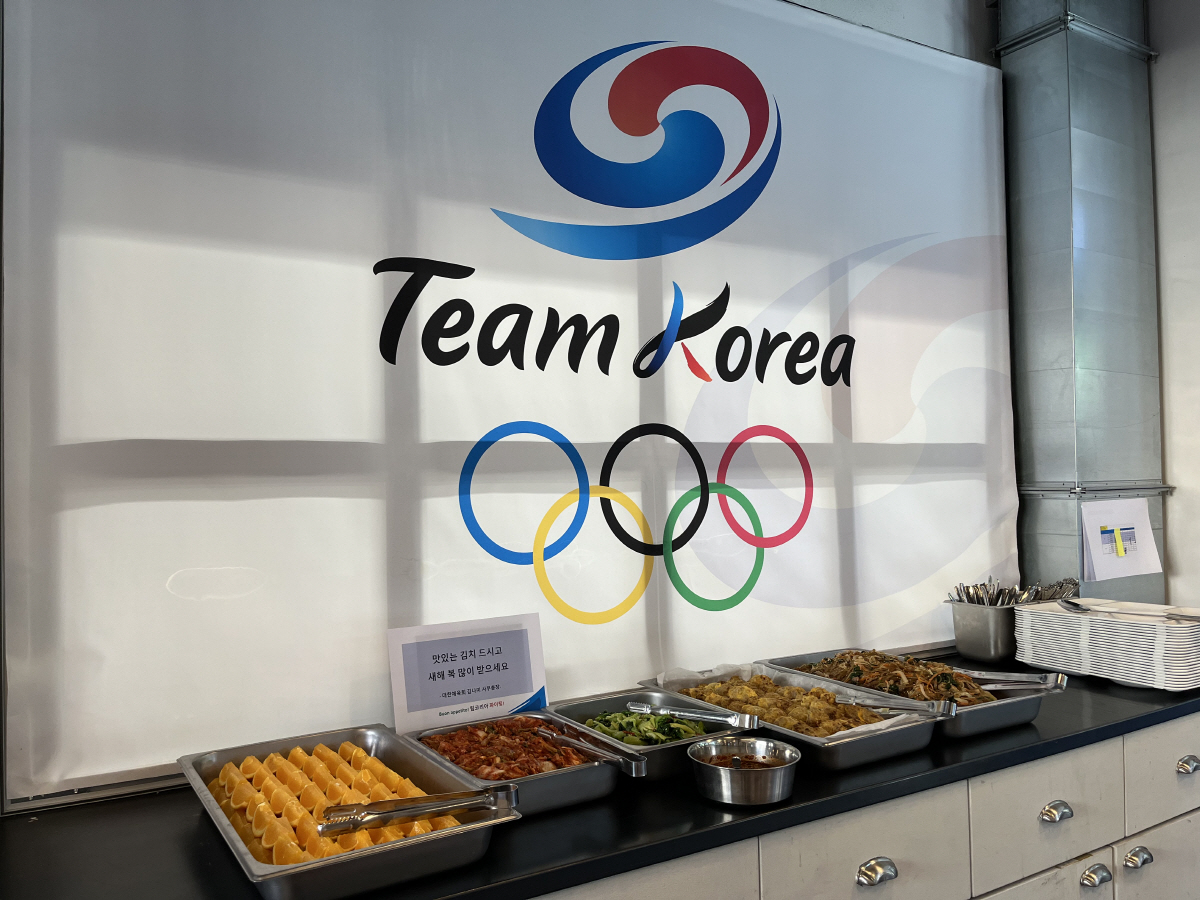 "최가온 金에 눈물 뚝뚝" '스키여제' 울보 총장님이 설날 선수단에 공수…