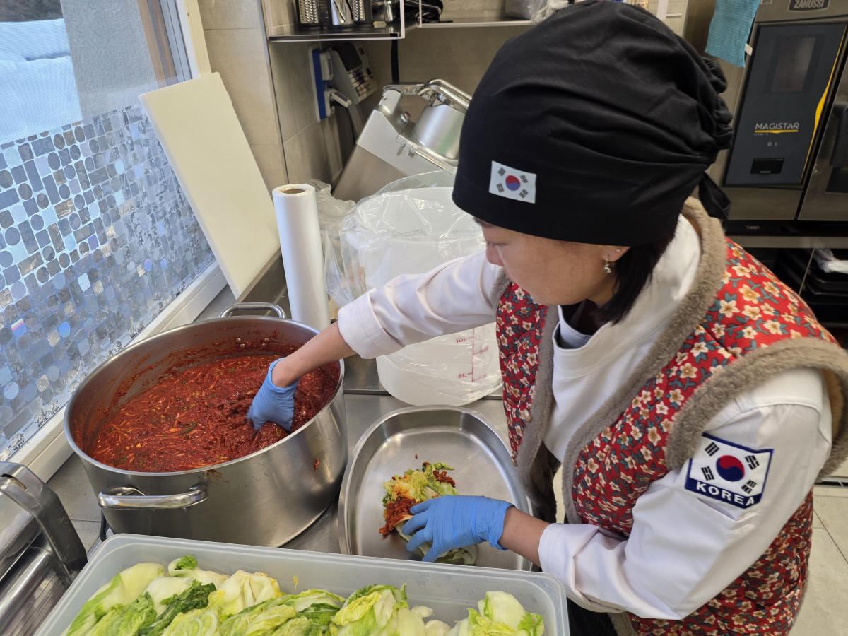"최가온 金에 눈물 뚝뚝" '스키여제' 울보 총장님이 설날 선수단에 공수…