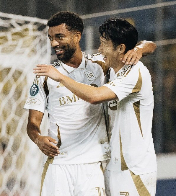 '韓 축구 초대박, 첫 경기부터 미쳤다' 1골-3도움 평점 10점 만점 …