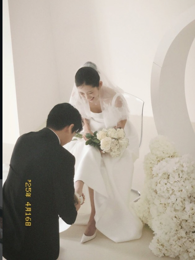 '故 최진실 딸' 최준희, 결혼 발표 직후 또 구설…웨딩 화보 촬영지가 …