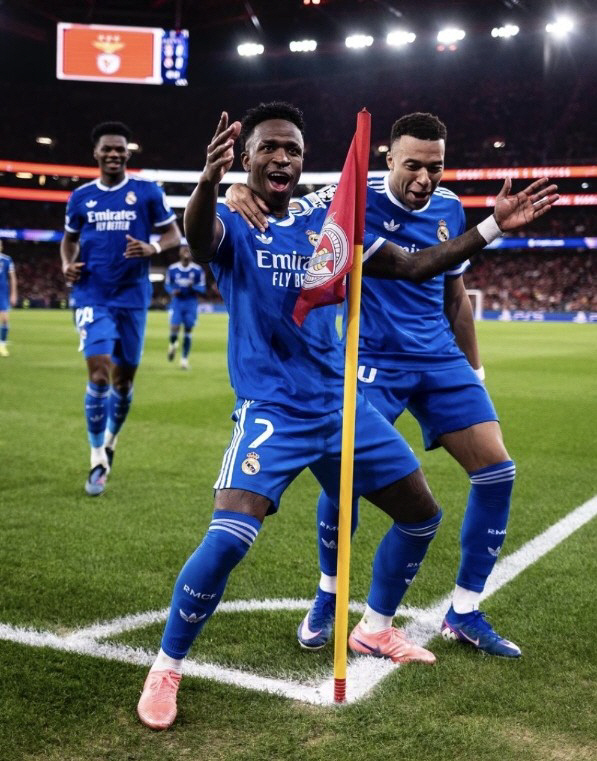 '인종차별 논란 후 SNS 장외 대결 번졌다' 프레스티아니 침묵 깨고 전…