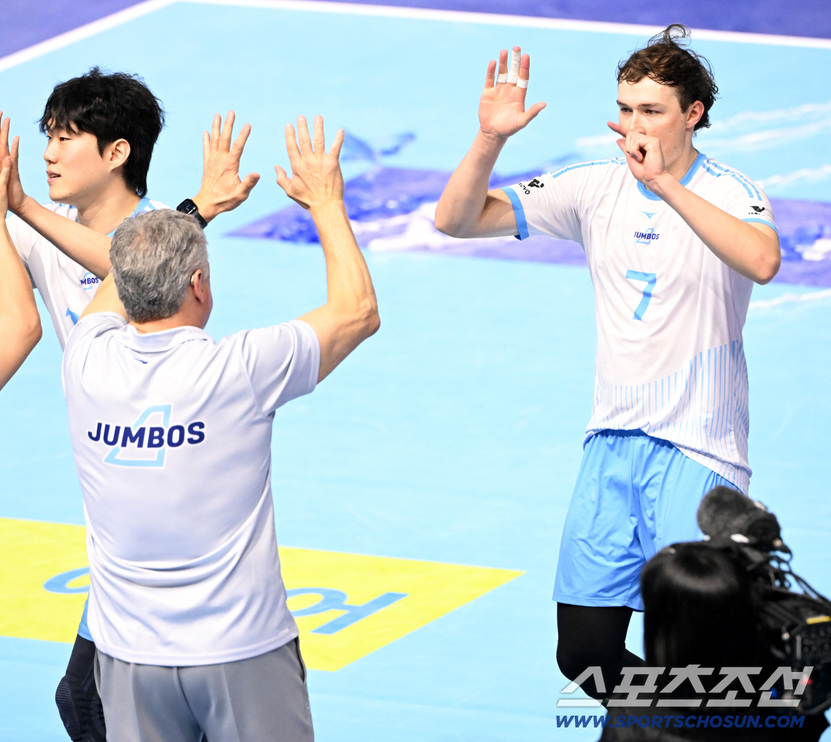 "나도 깜짝 놀랐다" 연막작전 아니었네? '13득점' 승리 이끈 맹활약 …