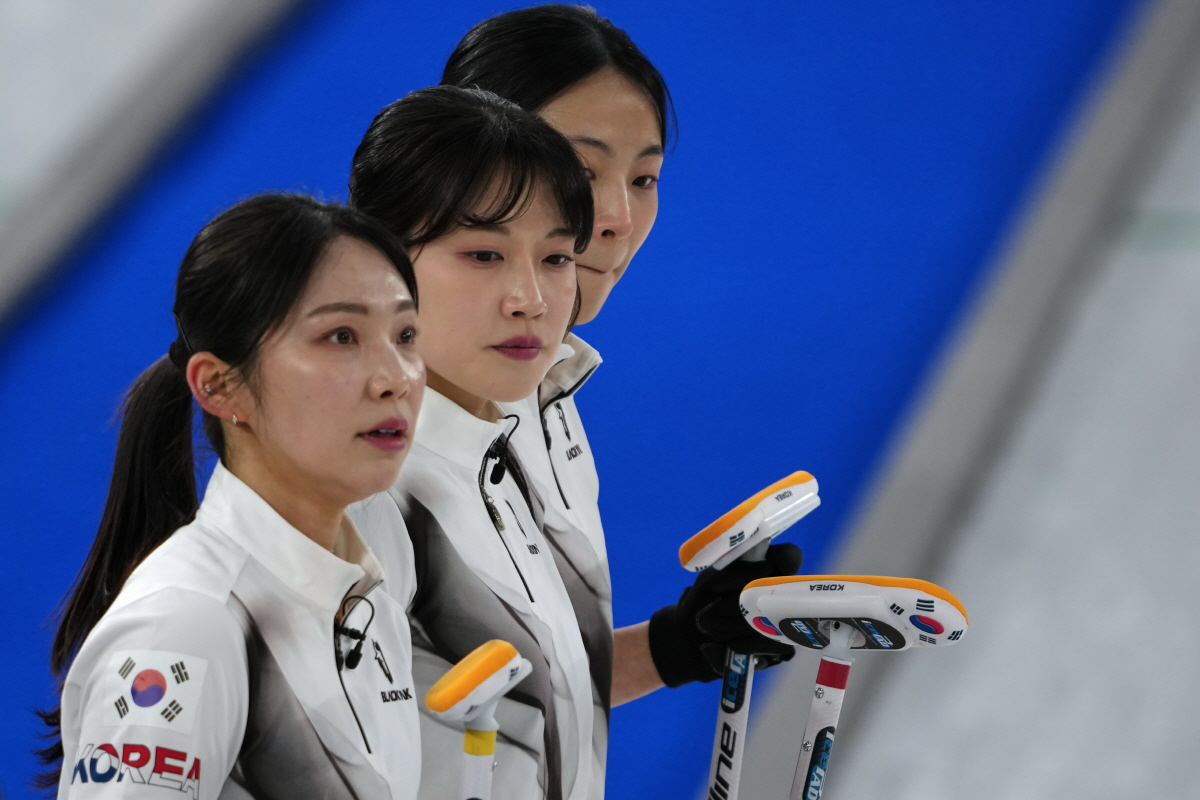 "아름다움에 압도됐다" 비주얼 폭발 韓 컬링에 日 감탄 또 감탄→벤치에 …