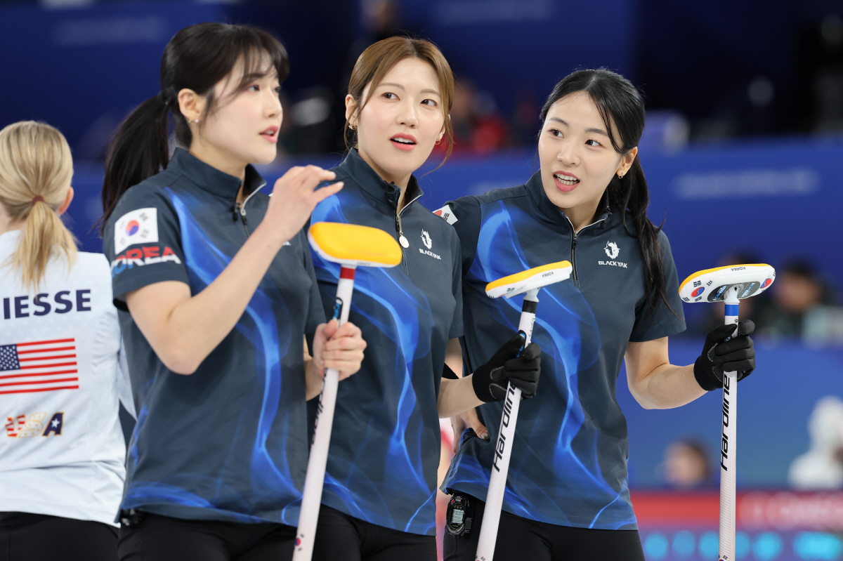 "아름다움에 압도됐다" 비주얼 폭발 韓 컬링에 日 감탄 또 감탄→벤치에 …