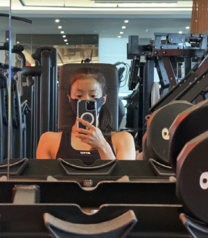 이시영, 출산 3개월만에 '납작한 복근' 공개..설연휴 헬스장서 포착