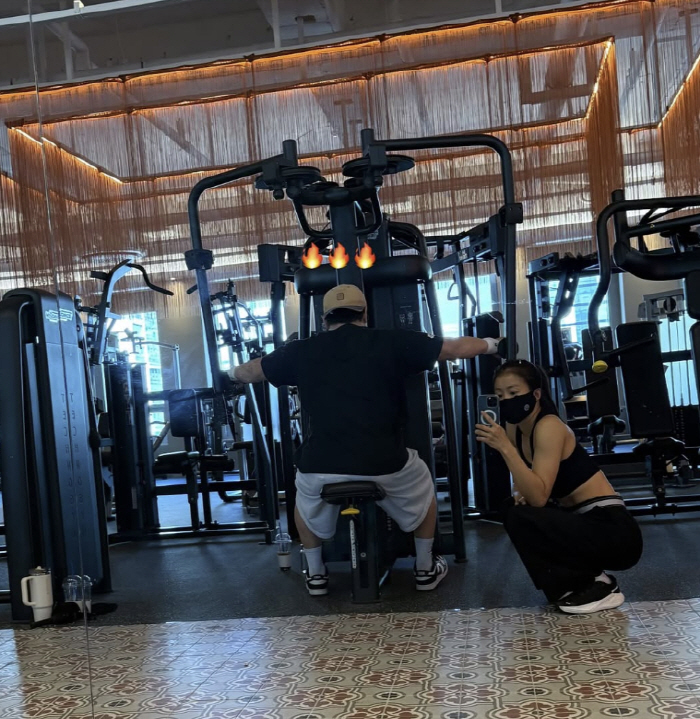 이시영, 출산 3개월만에 '납작한 복근' 공개..설연휴 헬스장서 포착