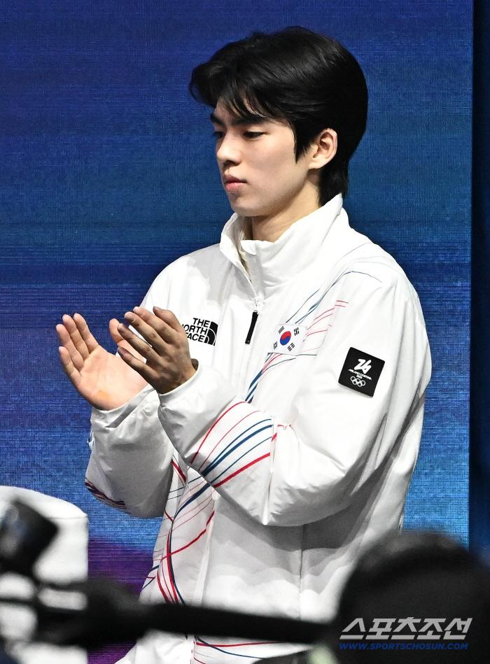 밀라노 입성부터 '몸살 기운'→"발목 물 찼다" 부상 투혼...혼신의 연기 펼친 차준환, 이제야 몰려온 피로 "경기 끝나자 목 퉁퉁 부어"[밀라노 현장]