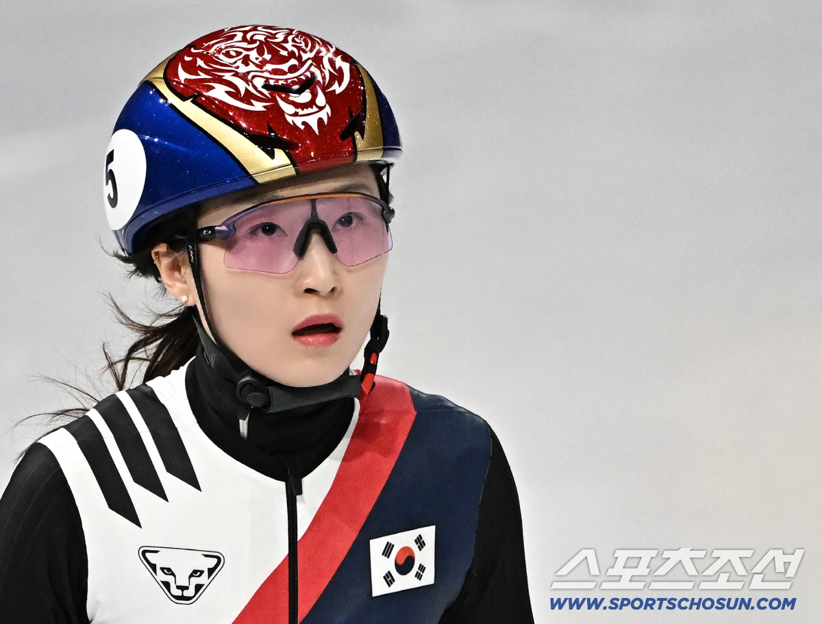 심석희의 눈물→최민정의 미소, 승리 이끈 의기투합...8년 만에 쟁취한 …