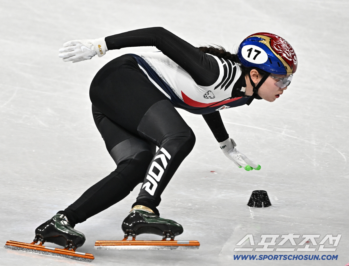 심석희의 눈물→최민정의 미소, 승리 이끈 의기투합...8년 만에 쟁취한 …