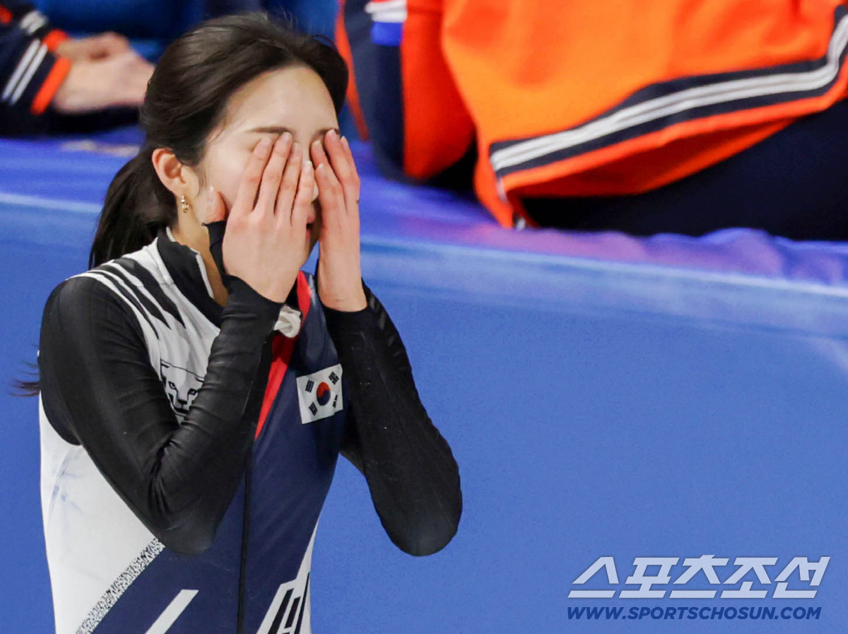 "제가 해냈어요" 억까 딛고 '기쁨의 눈물' 흘린 '新 쇼트트랙 여제' …