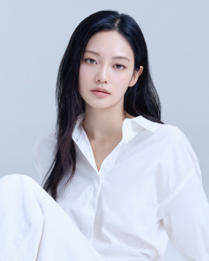 [공식] UAA 떠난 우다비, 박서준 품으로..어썸이엔티行