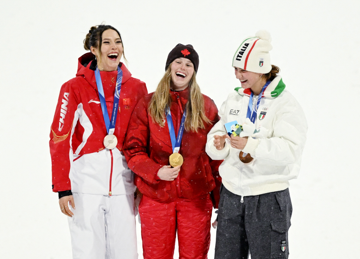 "살해 협박 받고, 폭행도 당했다" '미국→중국 귀화' 330억 논란의 …