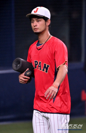 다르빗슈 곧 떠나는데…日에겐 생소한 피치컴 피치클록, 적응에 '진땀'