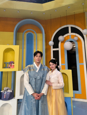 뮤지컬 배우 김소현♥손준호 부부, '우리말 겨루기' 우승상금 전액, 서울대 어린이병원 기부 [고재완의 컬처&]